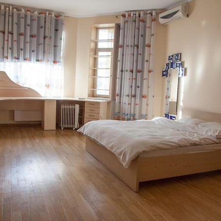 Two Bedroom Apartment With Balcony Kiev Eksteriør bilde