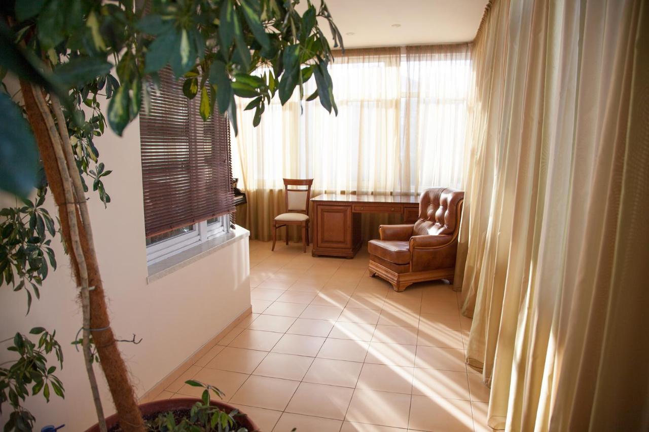 Two Bedroom Apartment With Balcony Kiev Eksteriør bilde
