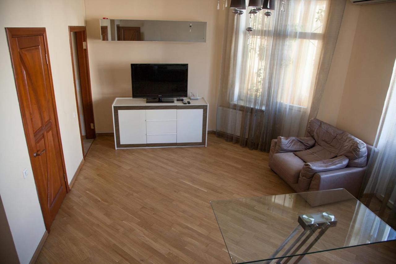 Two Bedroom Apartment With Balcony Kiev Eksteriør bilde