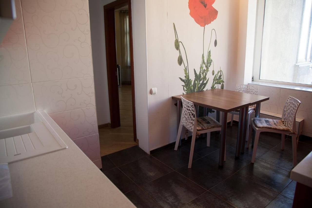 Two Bedroom Apartment With Balcony Kiev Eksteriør bilde