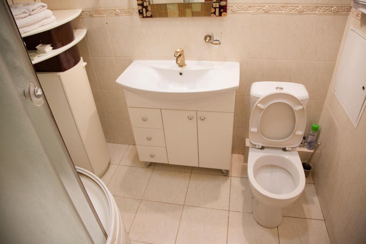 Two Bedroom Apartment With Balcony Kiev Eksteriør bilde