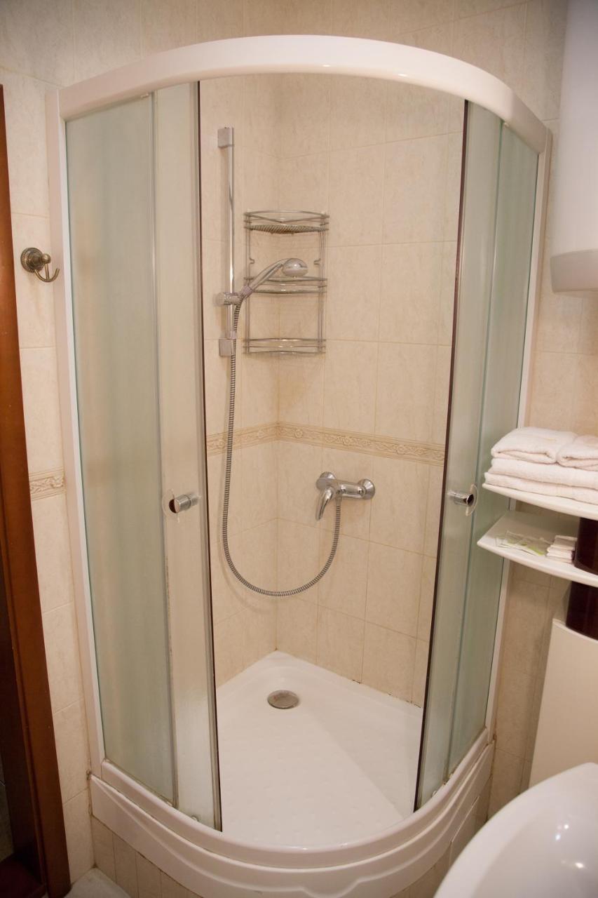 Two Bedroom Apartment With Balcony Kiev Eksteriør bilde