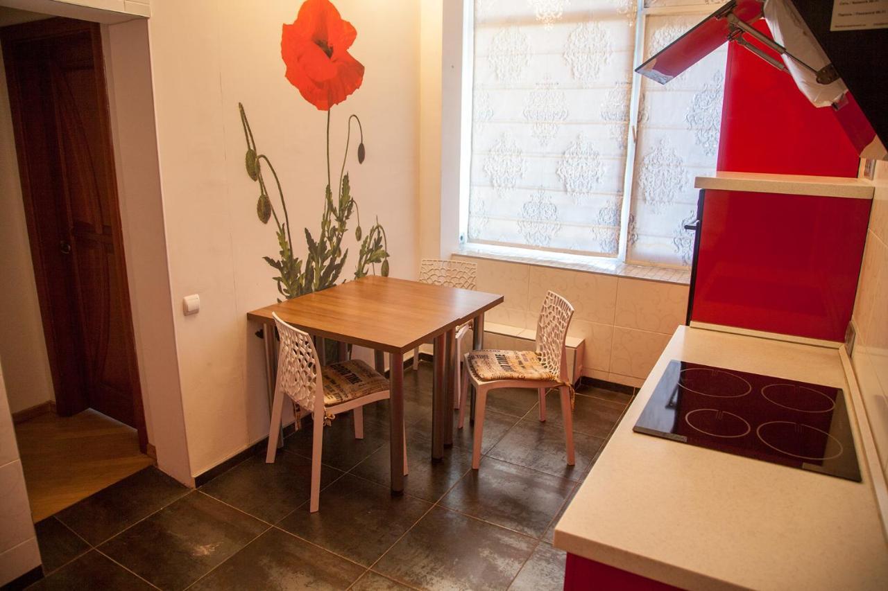 Two Bedroom Apartment With Balcony Kiev Eksteriør bilde