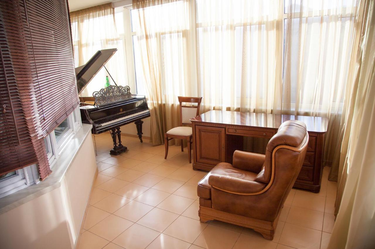 Two Bedroom Apartment With Balcony Kiev Eksteriør bilde